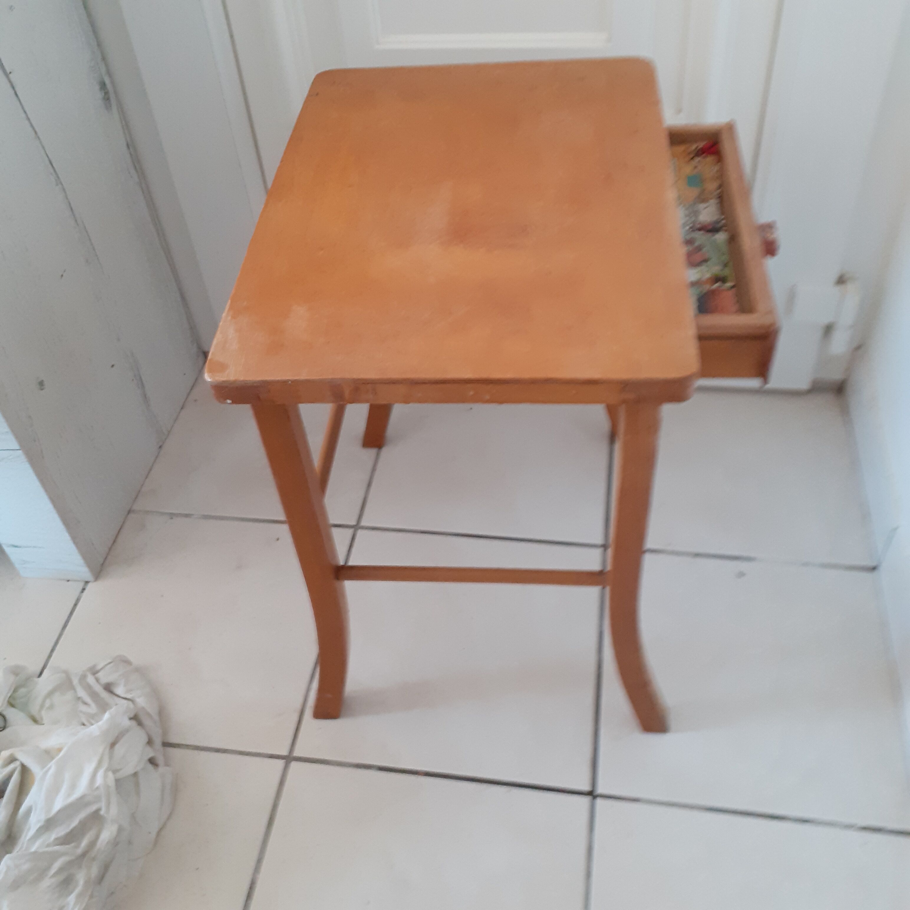 Children's desk or small table with 1 drawer.