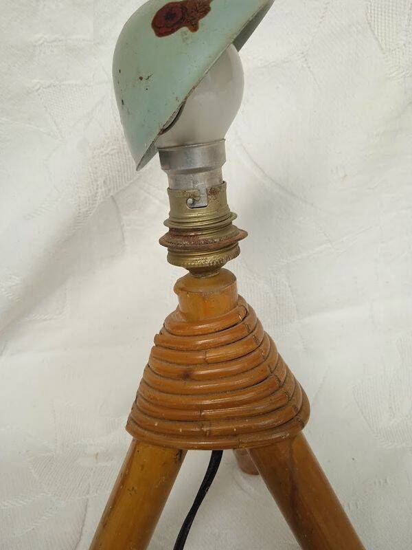 Vintage rattan table lamp – Tripod – Original porcelain socket –