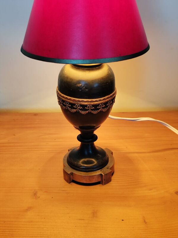 lampe à pétrole Napoléon III électrifiée, métal noir, guirlande dorée