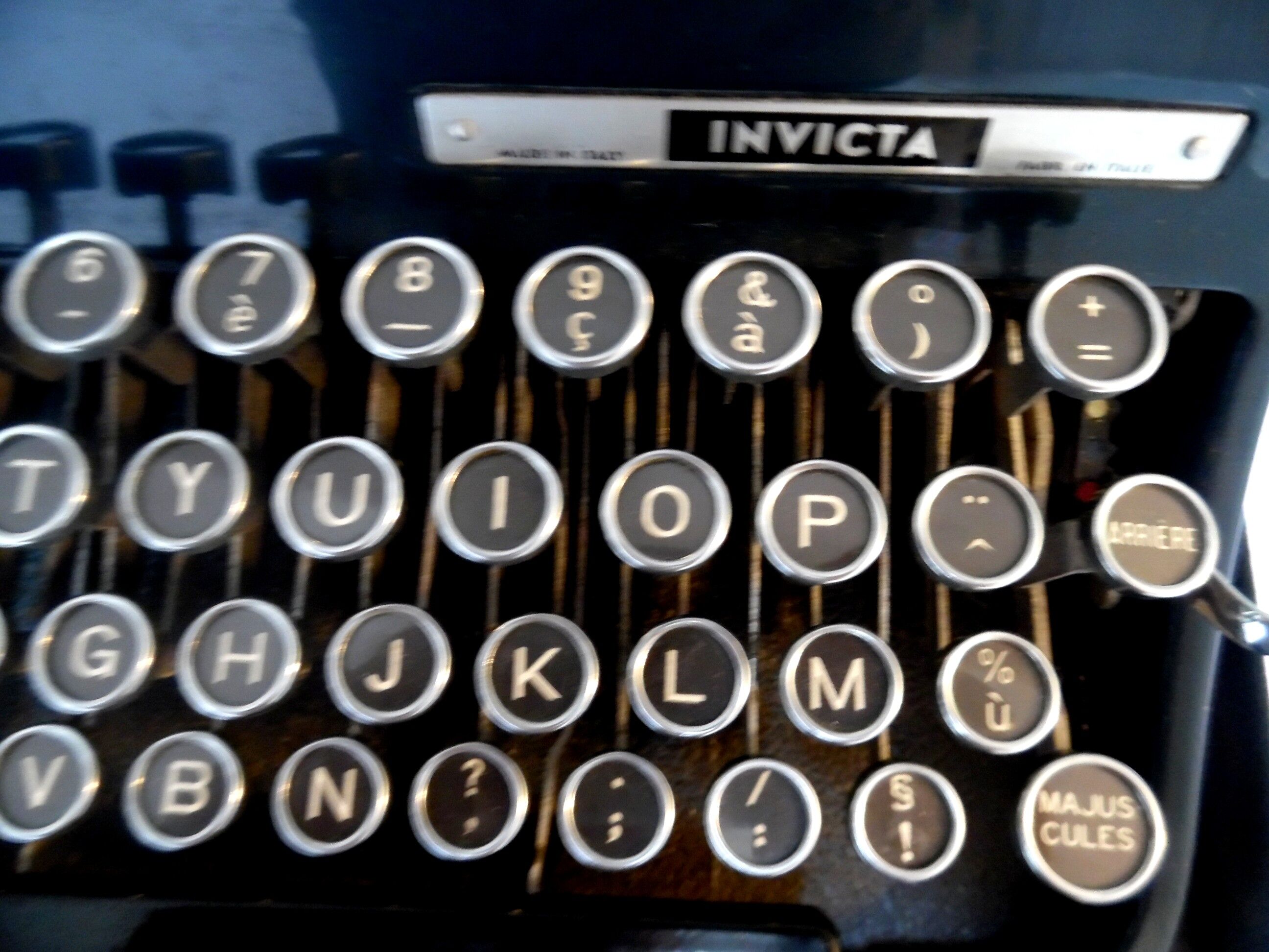 Invicta olivetti typewriter