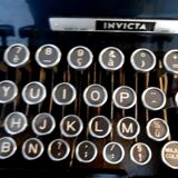 Machine à écrire  olivetti invicta