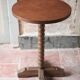 Table d'appoint, guéridon en bois, pied perlé