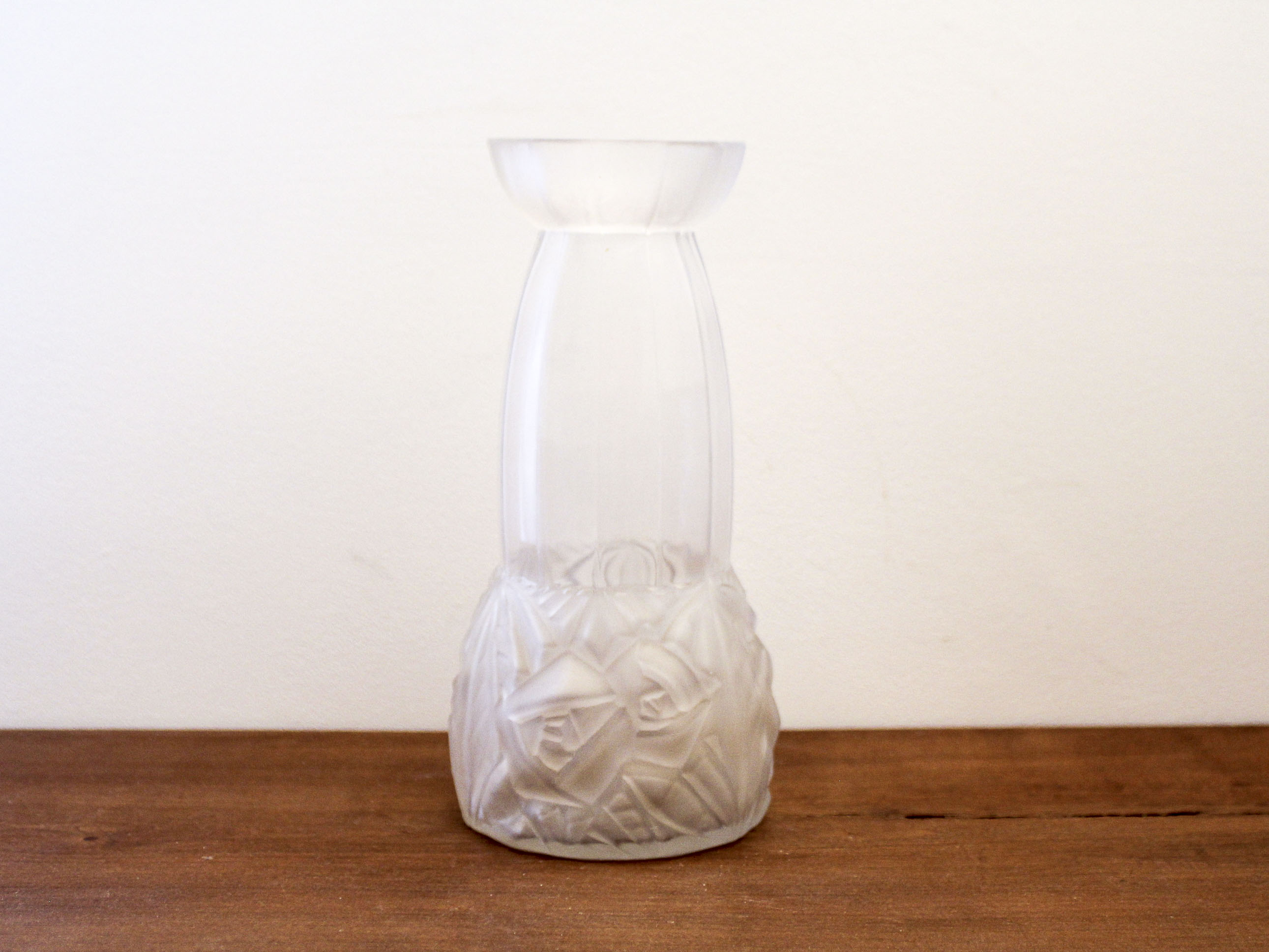 Art deco vase in molded pressed glass