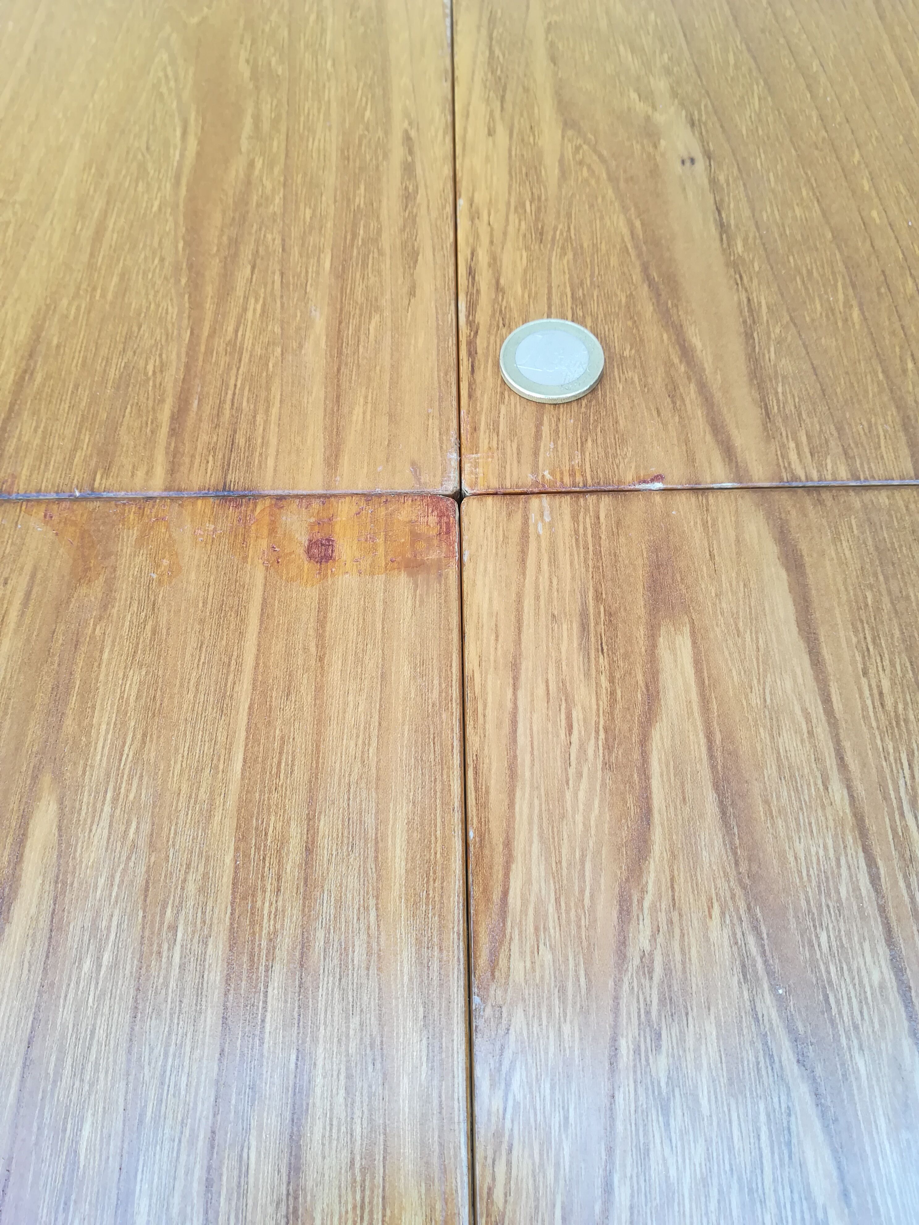 House Regain elm table with two extensions