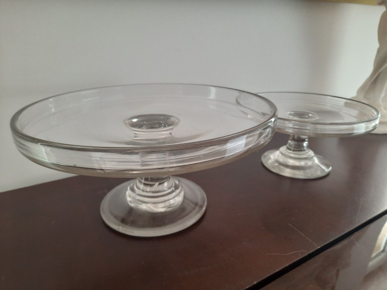 Set of 2 cake dishes