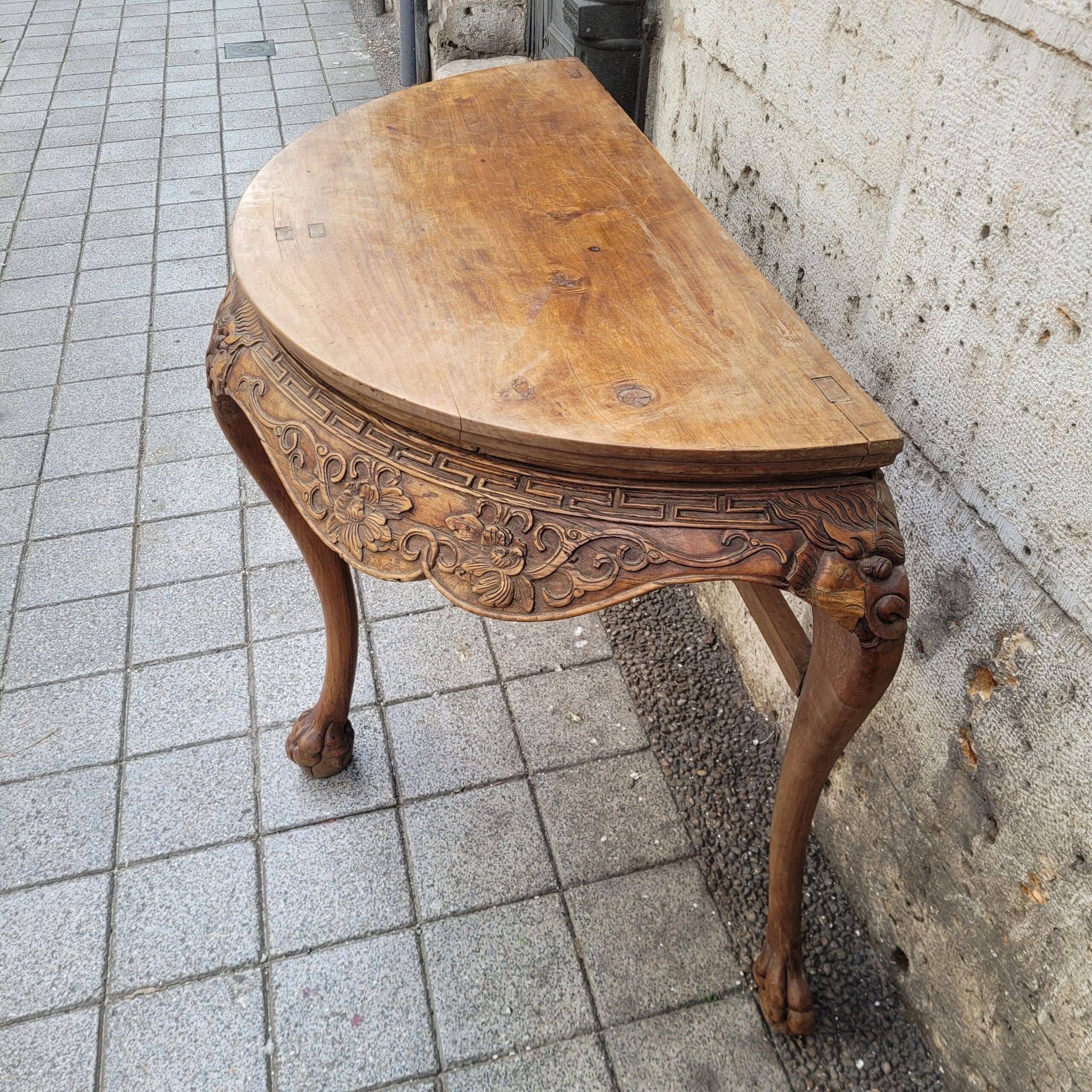 Half-moon console "Yueyazhuo", Huanghuali wood, Qing dynasty, circa 1790 – China