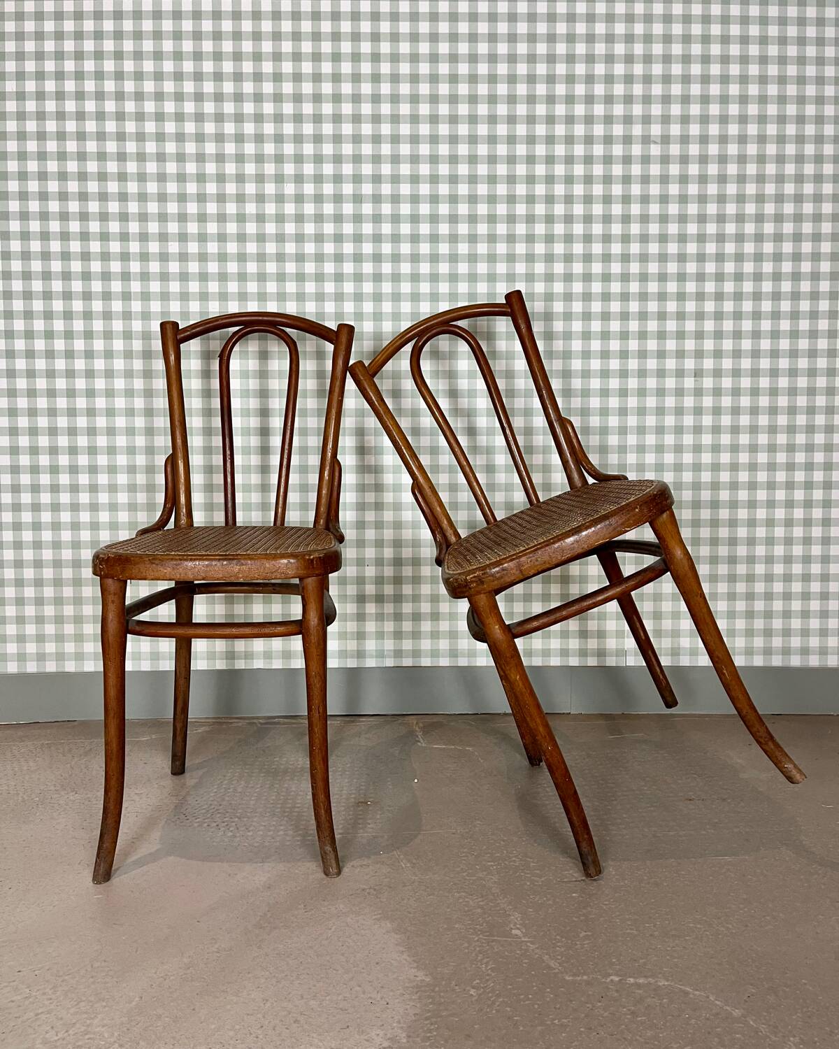 Paire de chaises Thonet bois et cannage