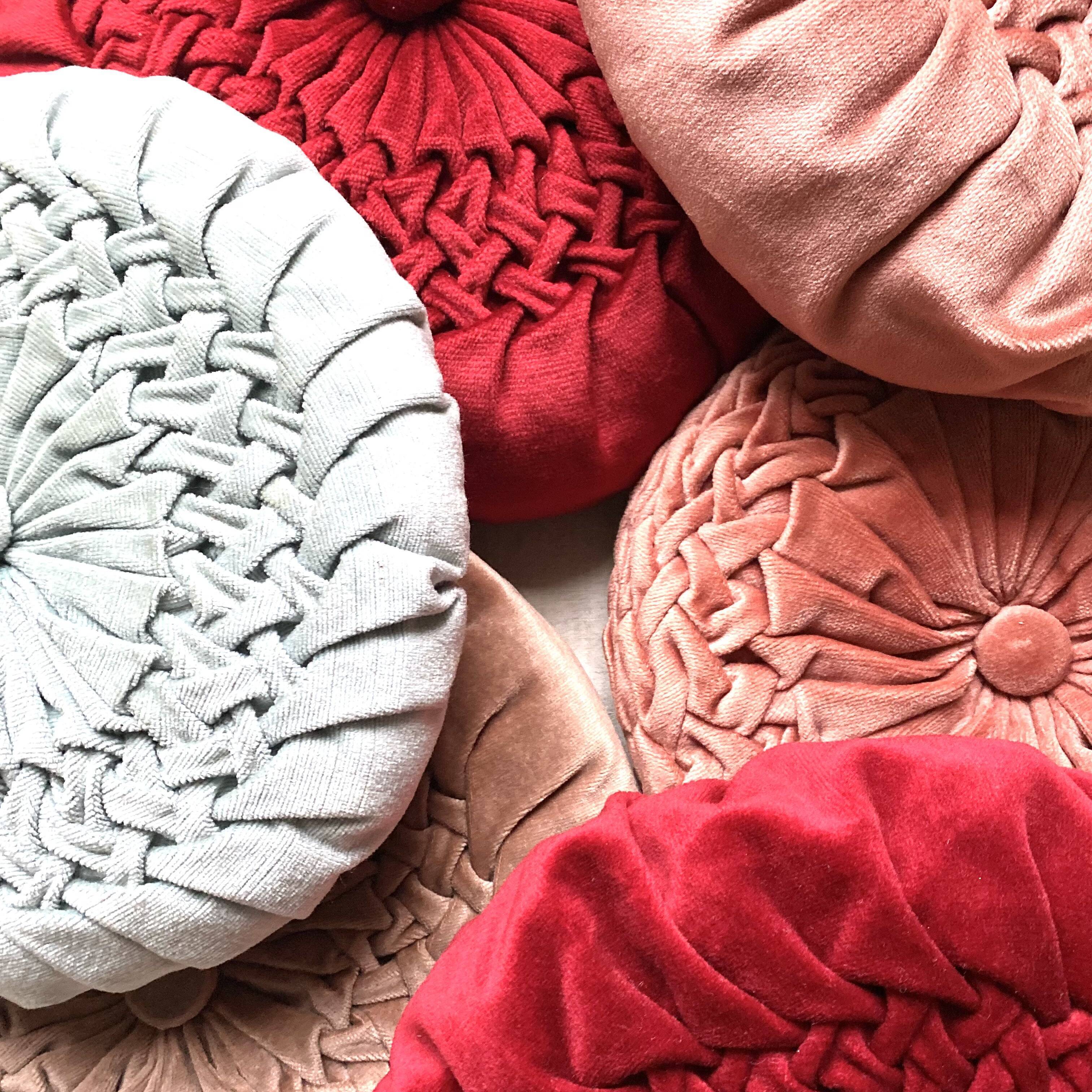 Round cushion in vintage pleated velvet