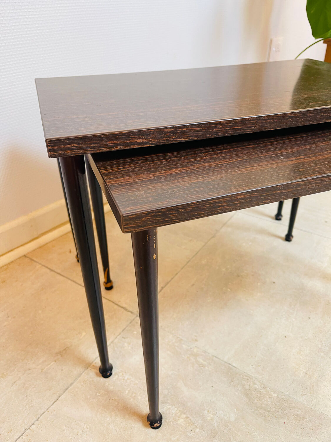 Pair of vintage nesting tables in formica, 1970.