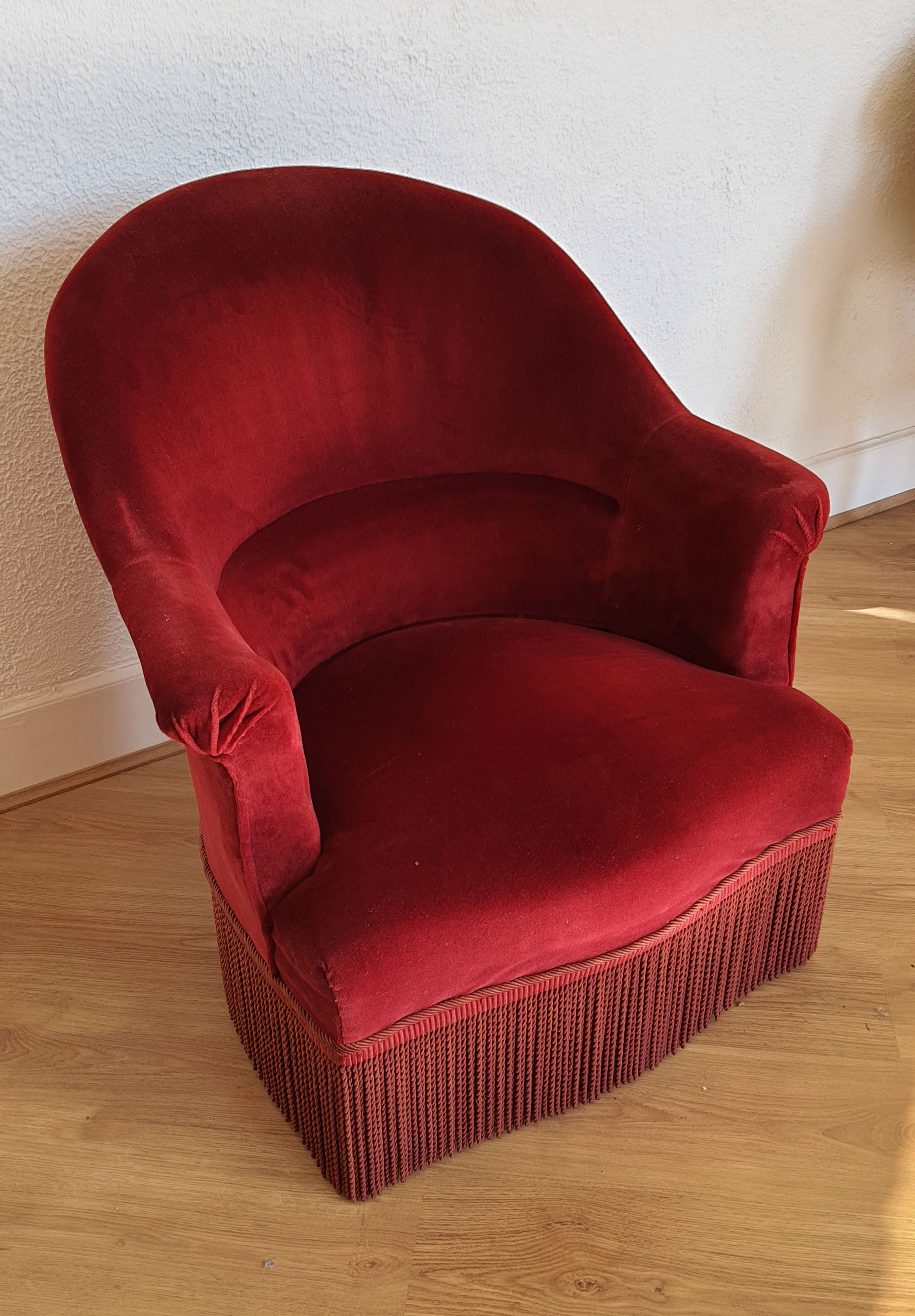 Fauteuil crapaud en velours rouge
