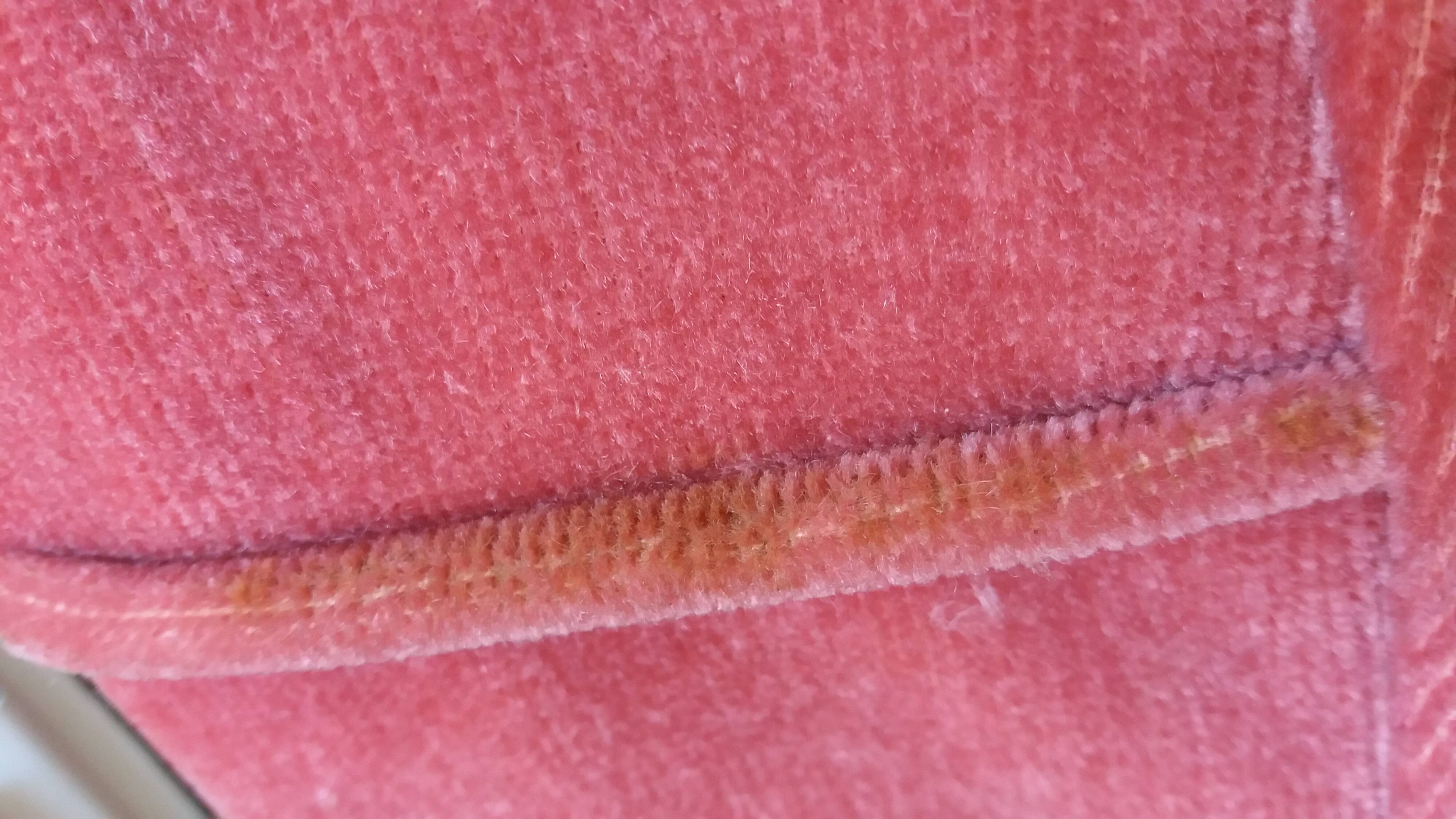 Fauteuil crapaud en velours rose