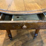 Table with oval shutter in walnut foot turned
