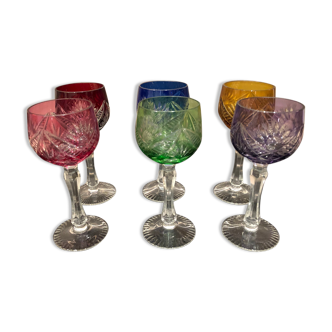 Ensemble de 6 verres à vin en cristal taillé de couleur