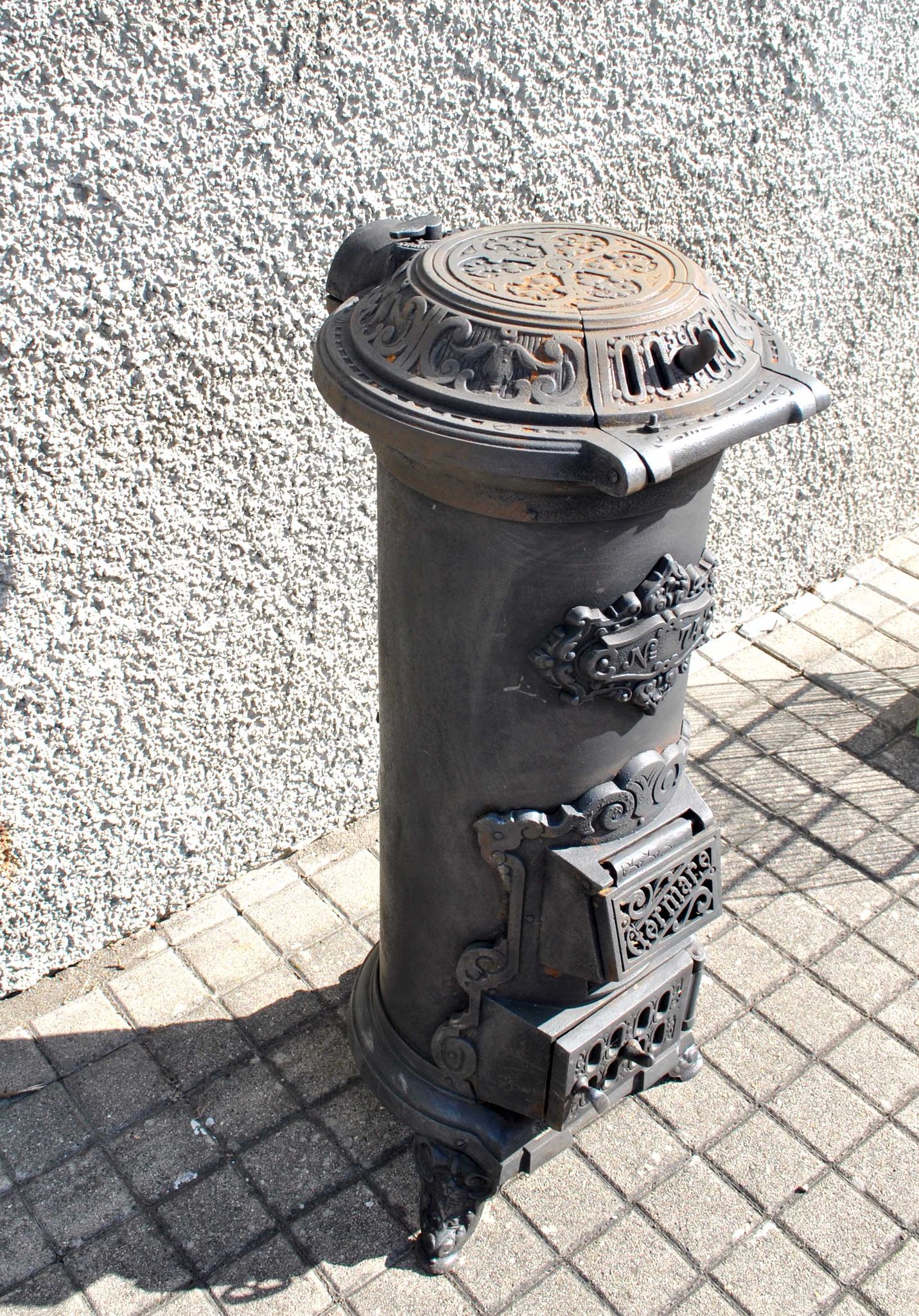 Antique decorative stove in black cast iron Germare charcoal