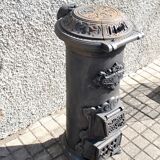Poêle décoratif ancien en fonte noir Germare charbon bois