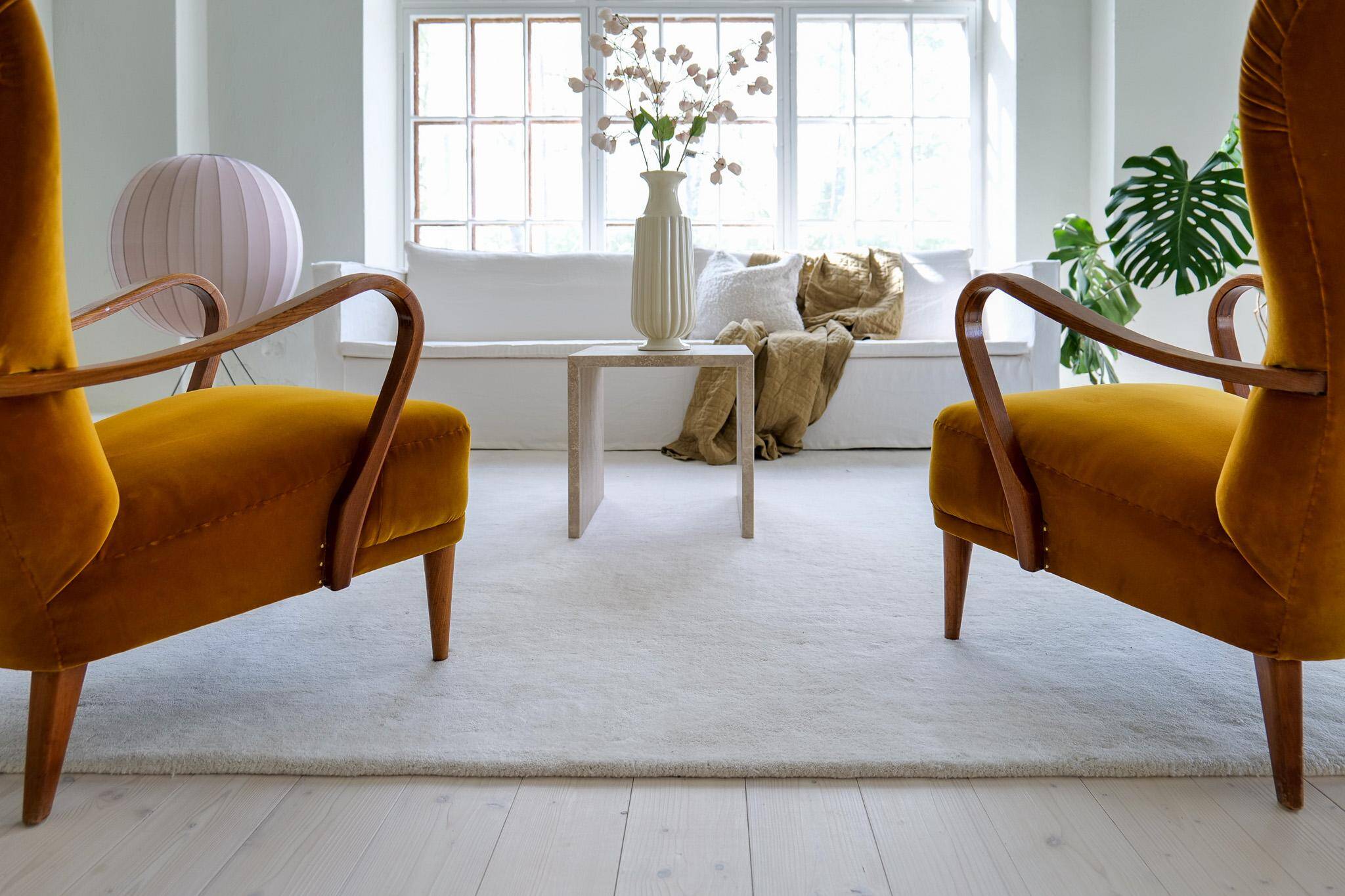 Modern Scandinavian Art Deco lounge chairs in velvet from the 1940s.