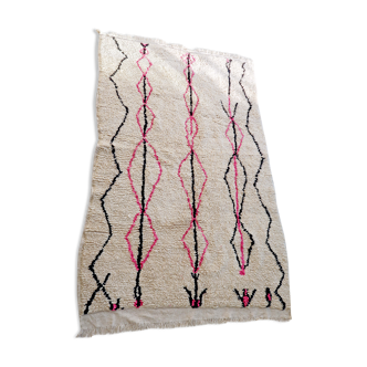Boujaad Berber rug in pink and black colored wool woven in Morocco 220x140cm