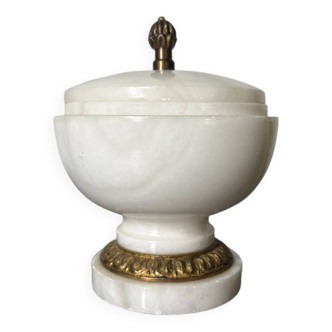 Alabaster and gilded bronze candy box