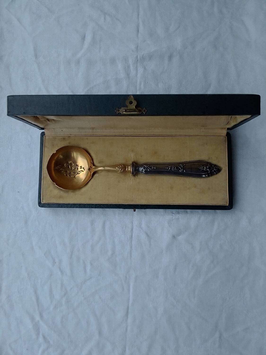 Cuiller saupoudreuse argent et métal doré