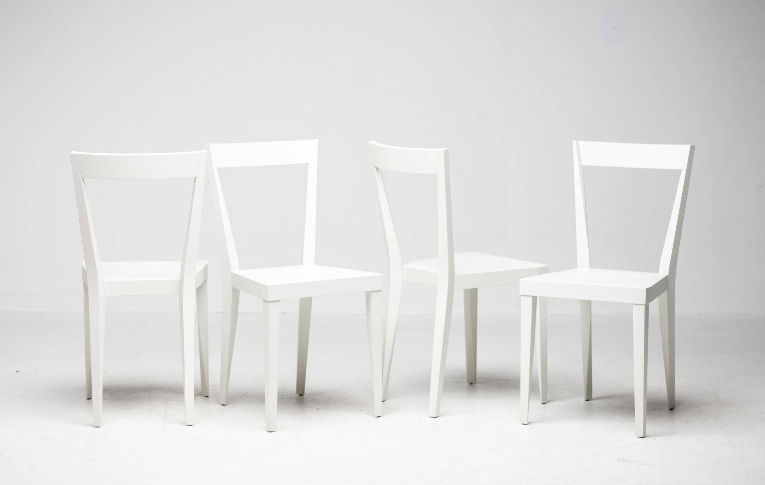 Lot de quatre chaises livia blanches, Gio Ponti