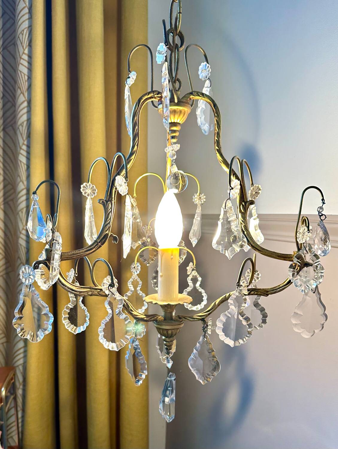 Pendant chandelier with crystal tassels