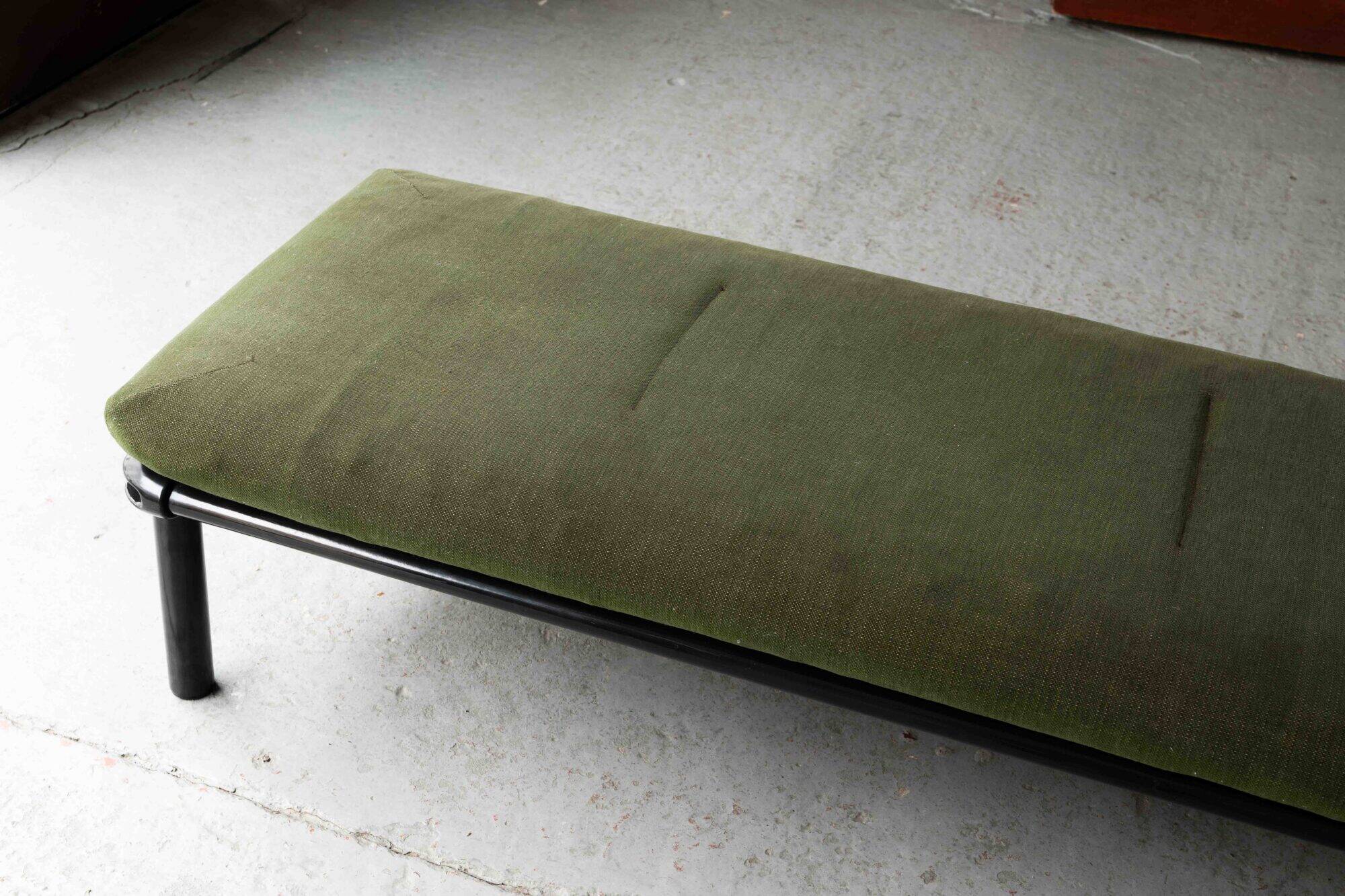 Daybed by Bruce Hannah & Andrew Morrison