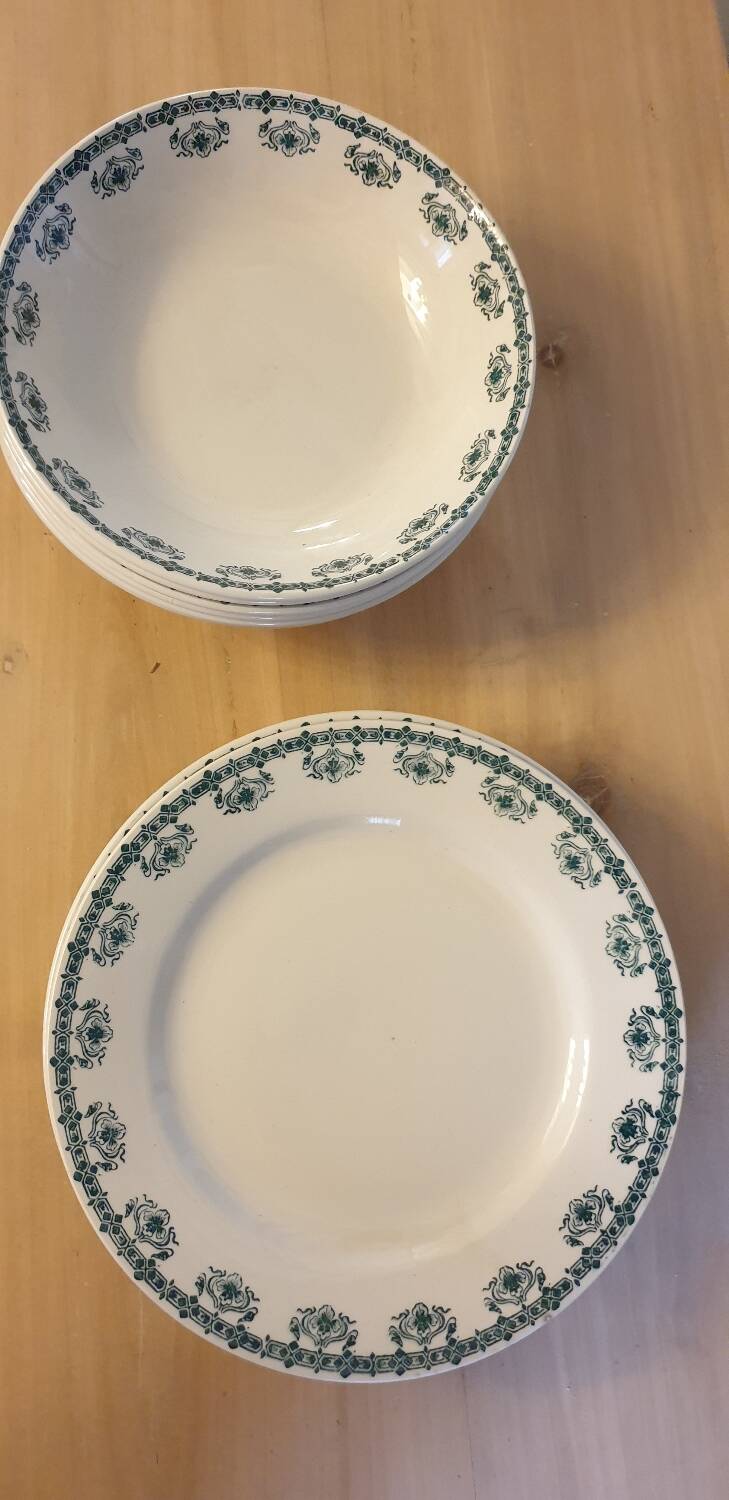 6 flat plates and 6 deep plates Céranord