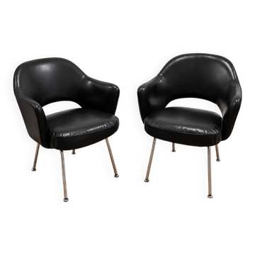 Conference chairs by Eero Saarinen for Knoll