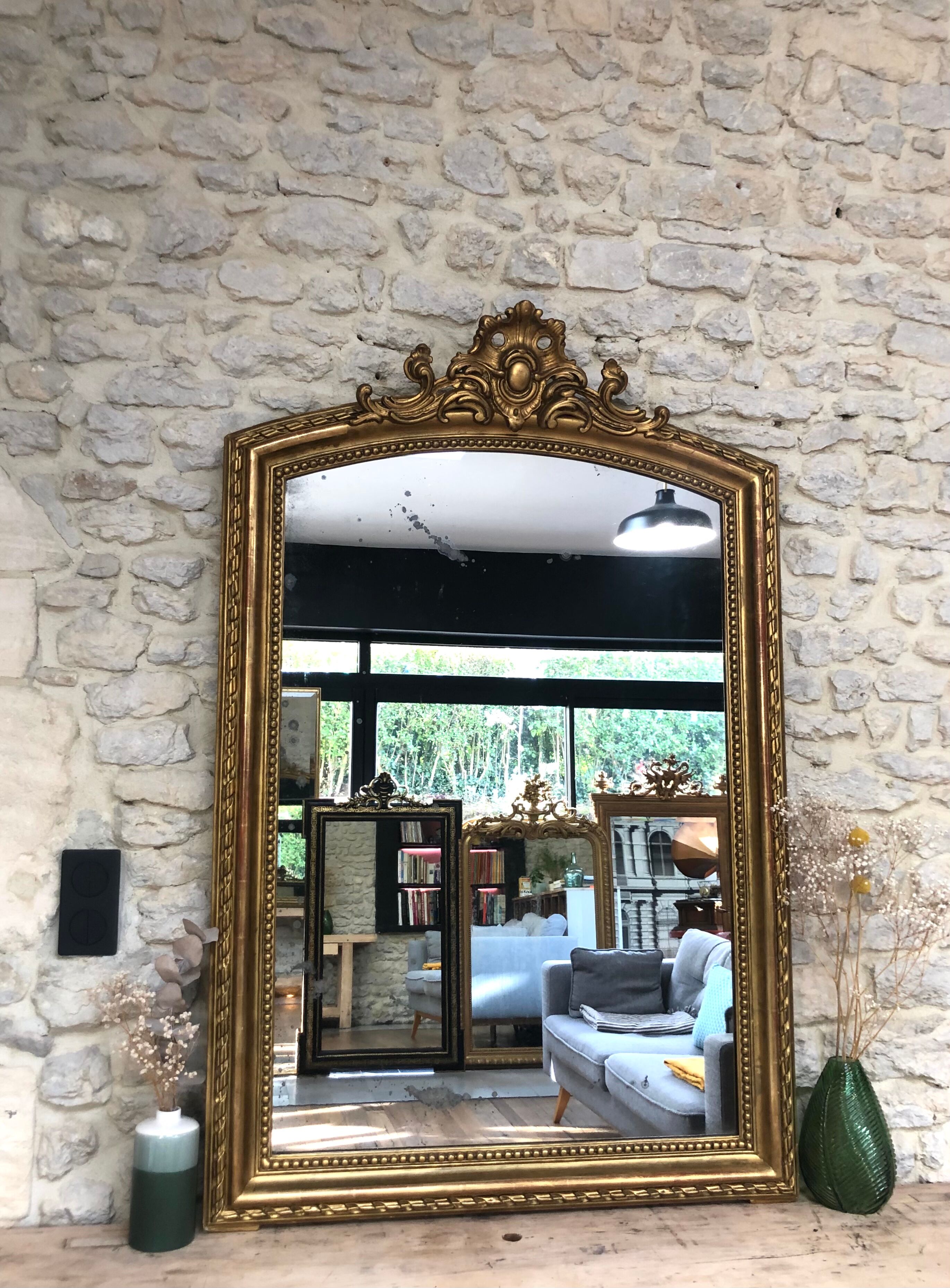 Old mirror 139cm/ 91cm Louis-Philippe with pediment period early 19th, presence of gold leaf.