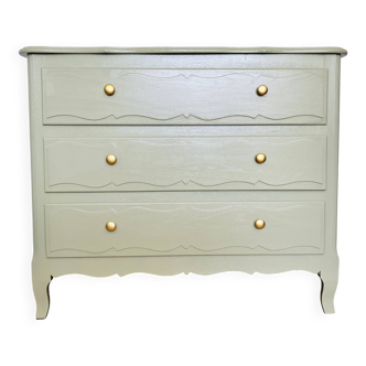 Antique chest of drawers