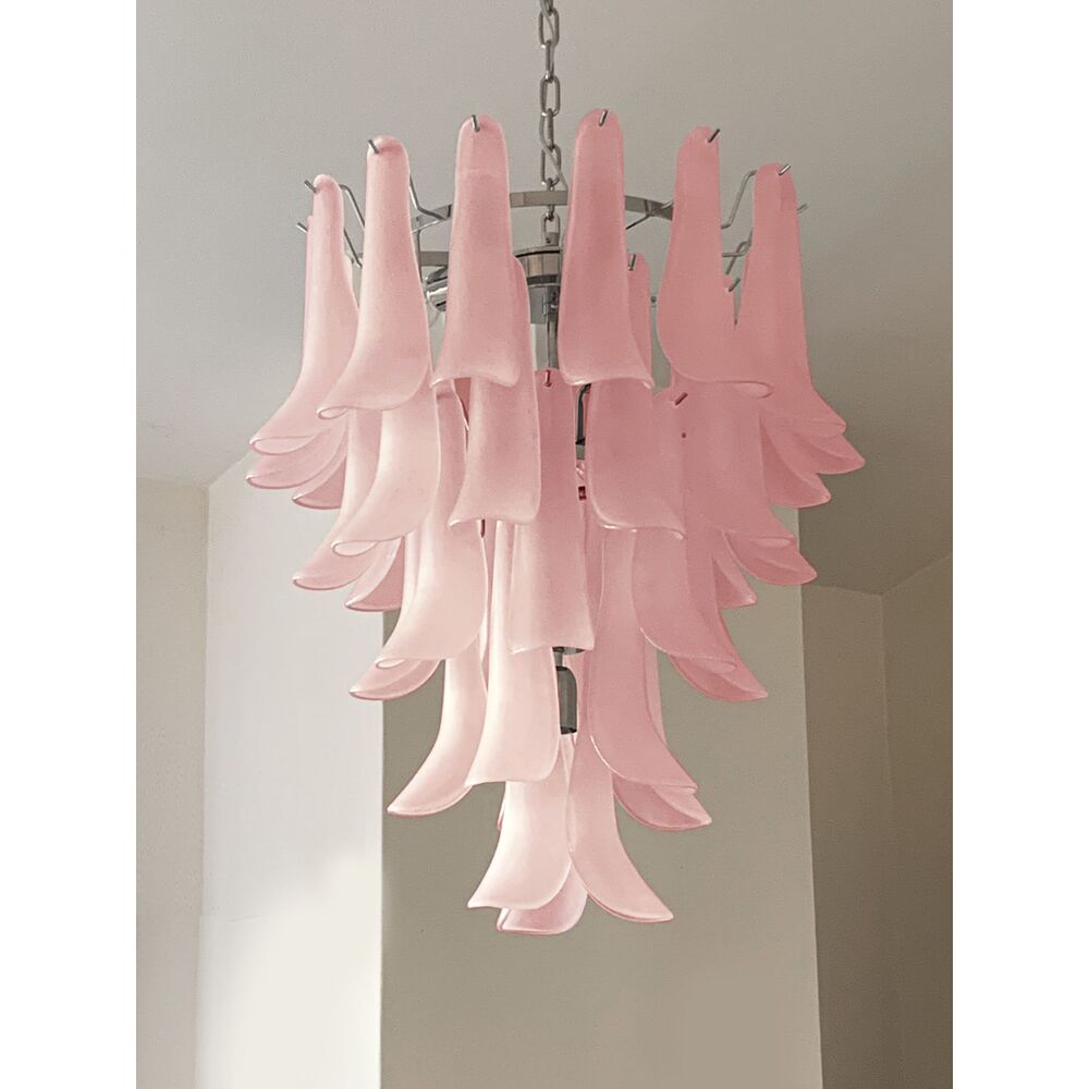 Lustre en cascade en verre de murano rose givré « selle »