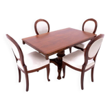 Table patte de lion avec chaises de la fin du XIXe siècle, Europe du Nord.