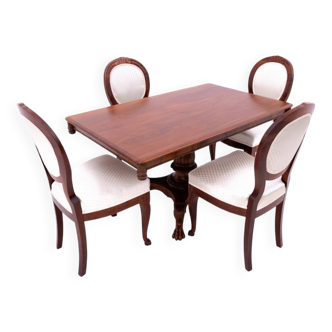 Table patte de lion avec chaises de la fin du XIXe siècle, Europe du Nord.