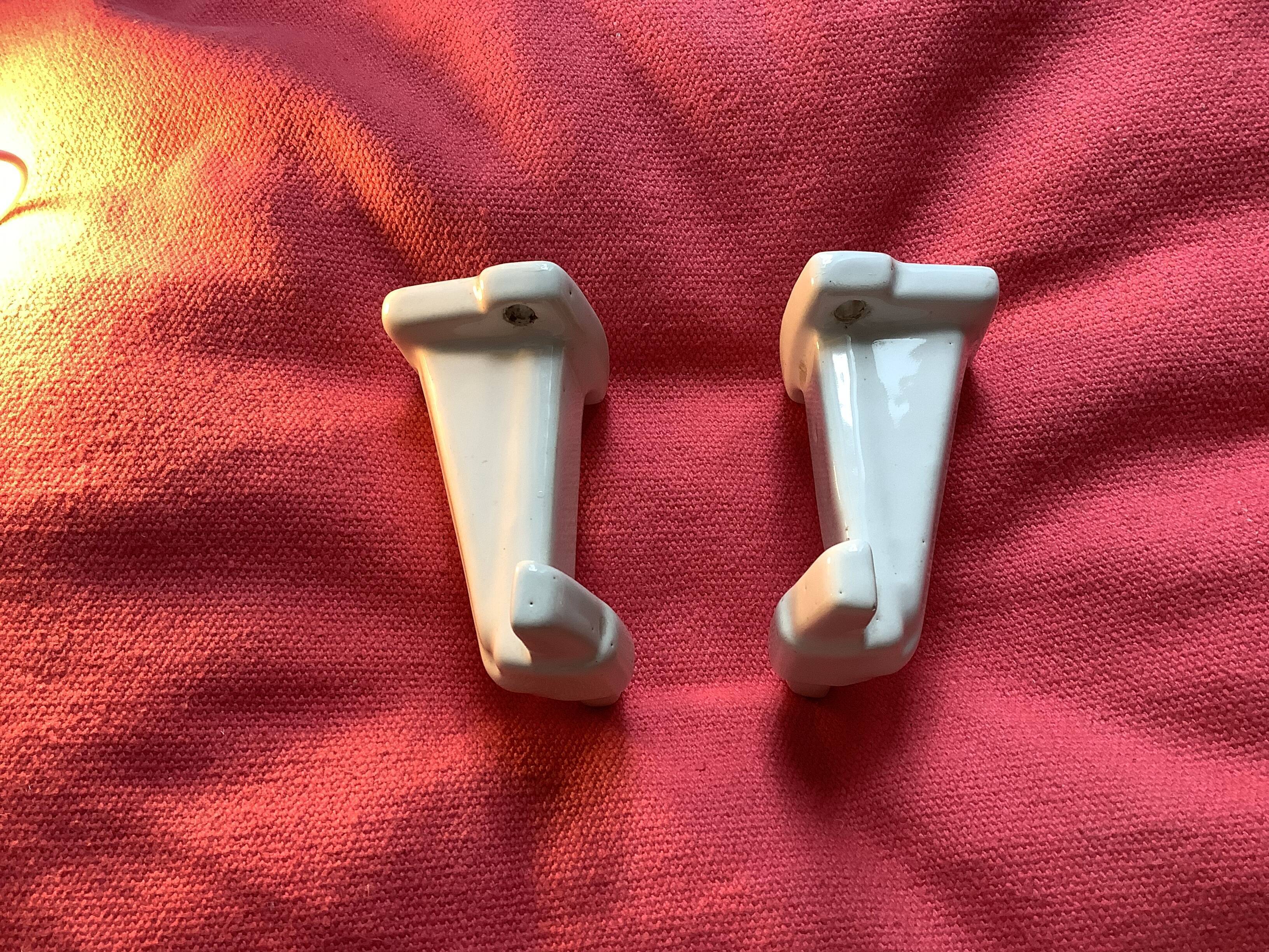 Set of 2 hooks in white porcelain Art Deco 30/40