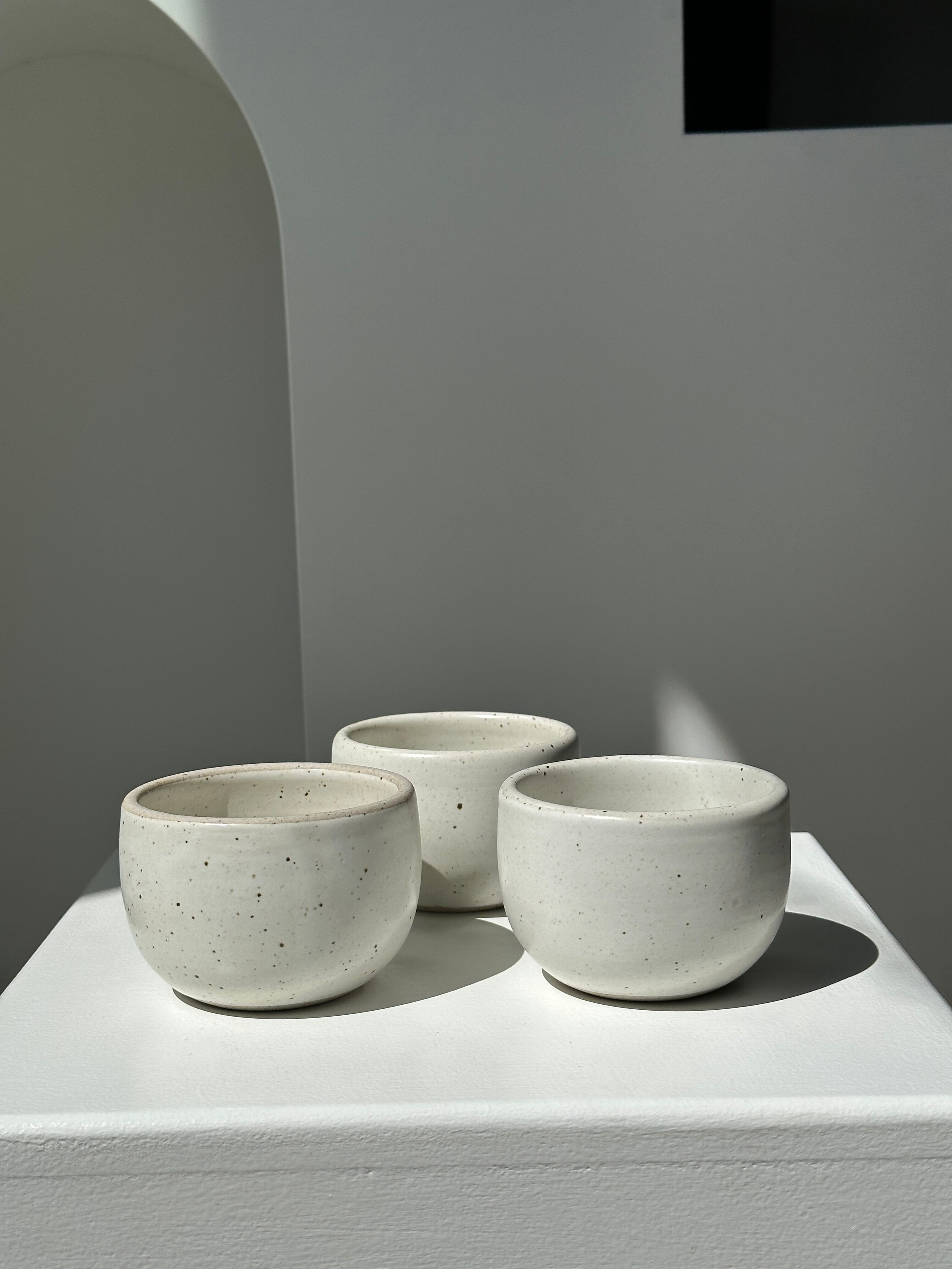 Trio of white ceramic cups D9cm