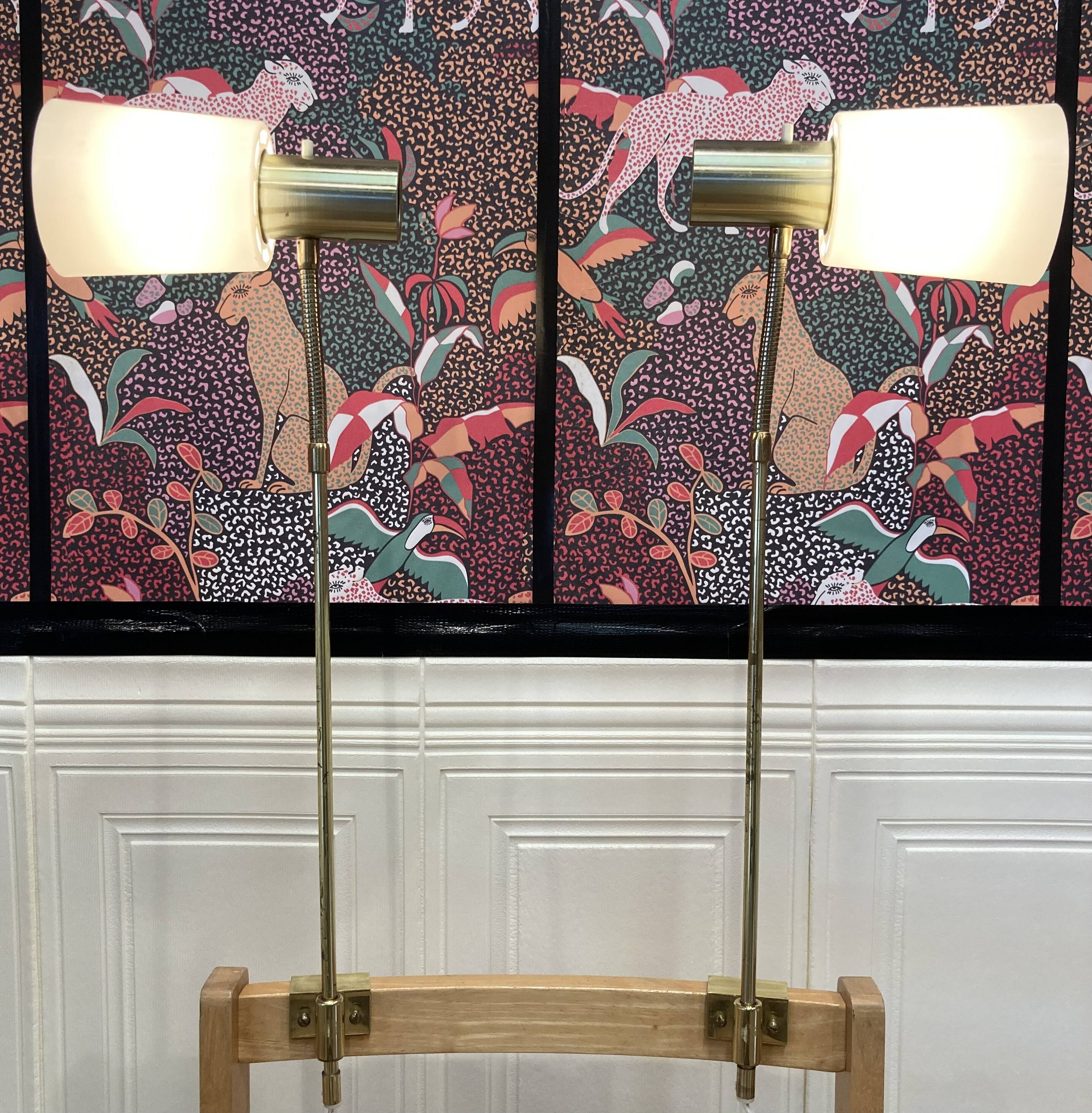 Paire de grandes lampes modulables industrielles 1950.