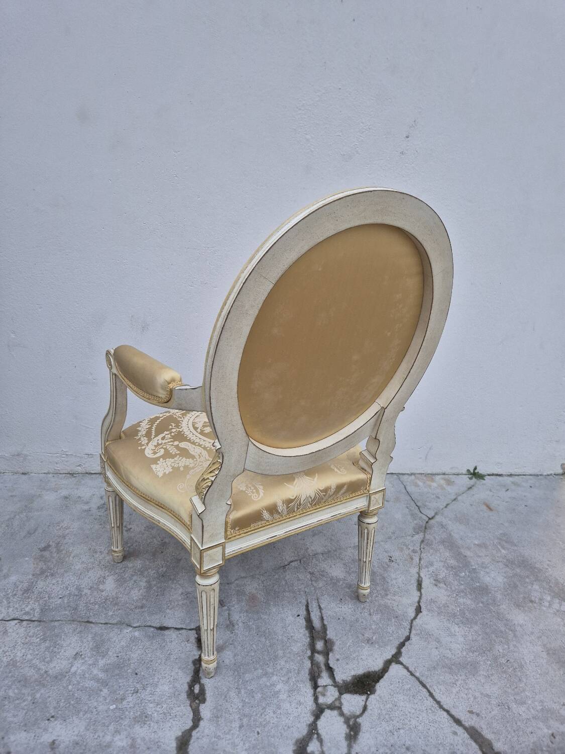 Louis XVI style cabriolet armchair with decorated medallion
