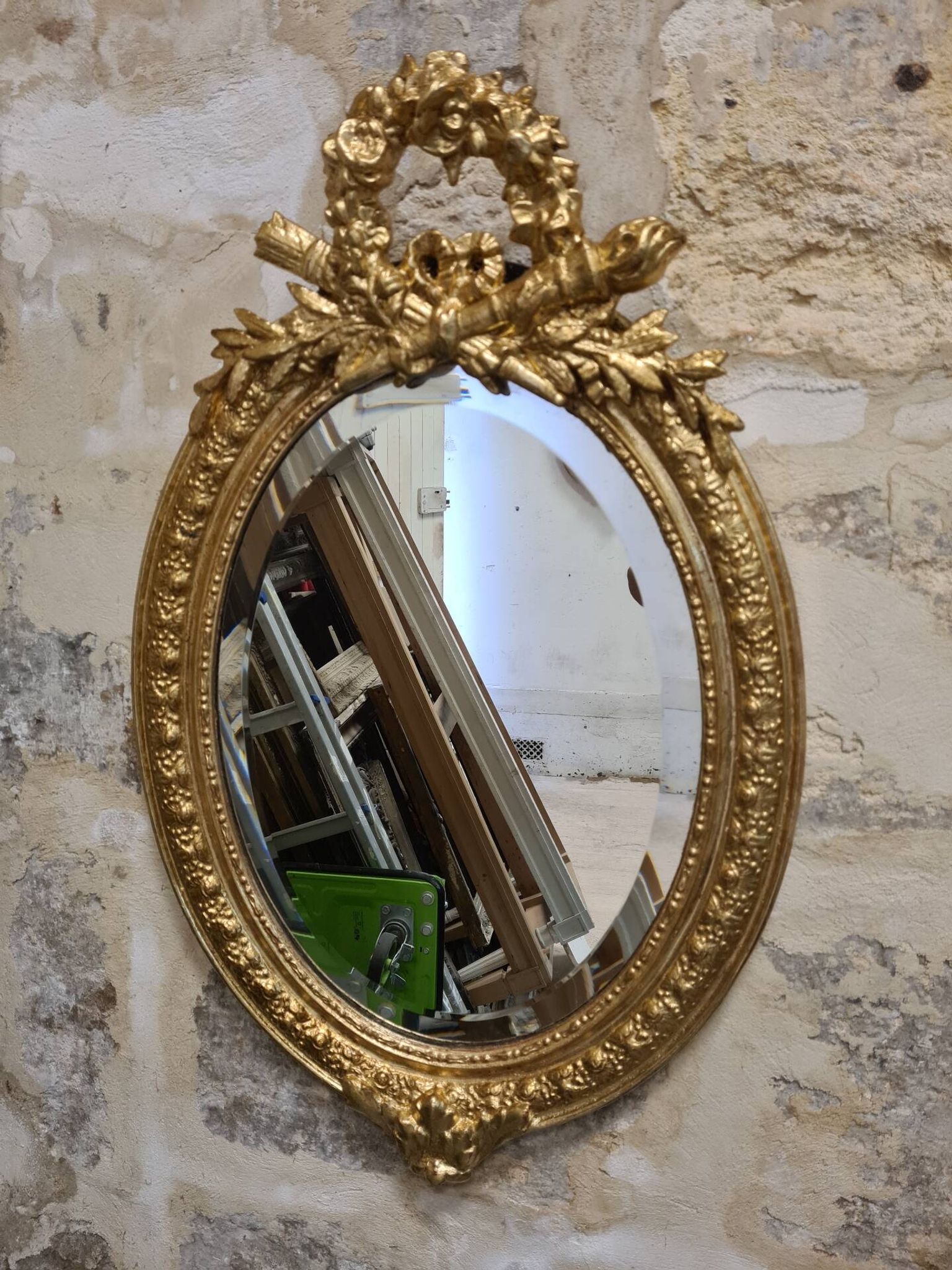 Miroir ovale doré, XIXe siècle