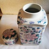 Pharmacy pot in earthenware decoration flowers