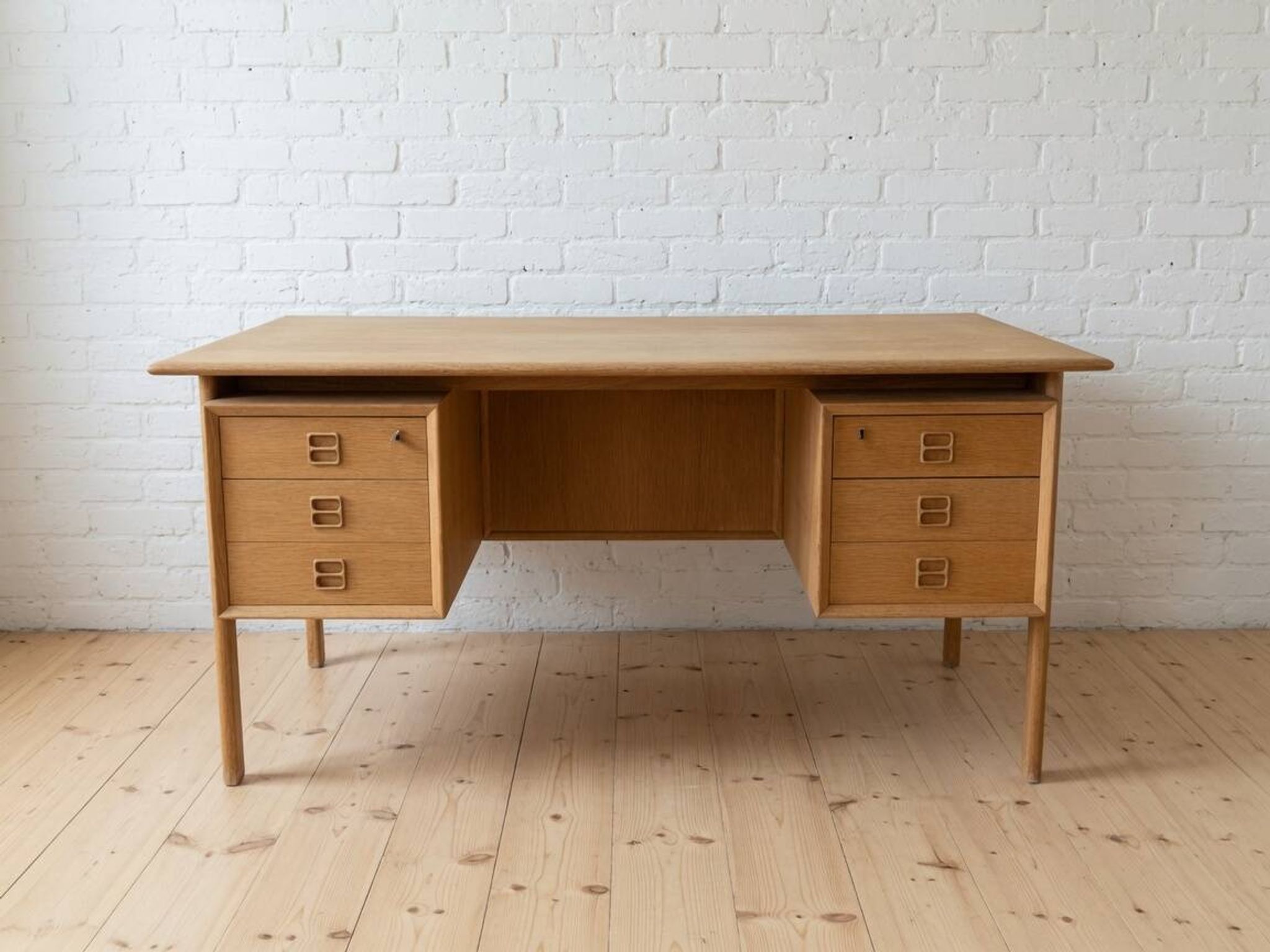 Bureau exécutif en chêne par Arne Vodder de Brouer Møbelfabrik, Danemark, années 1960.