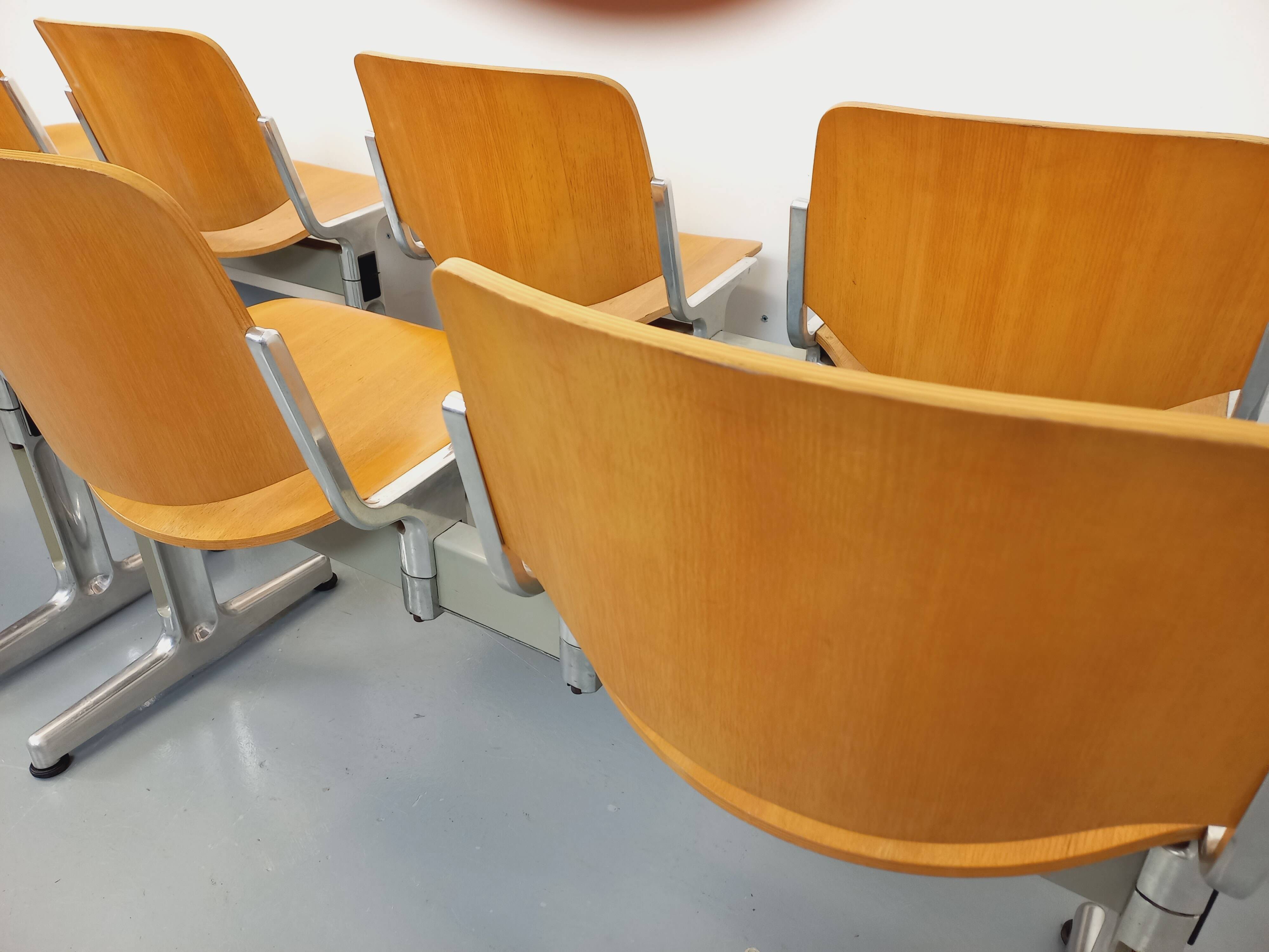 Suite of 4 vintage Giancarlo Piretti benches for Castelli in wood and aluminum