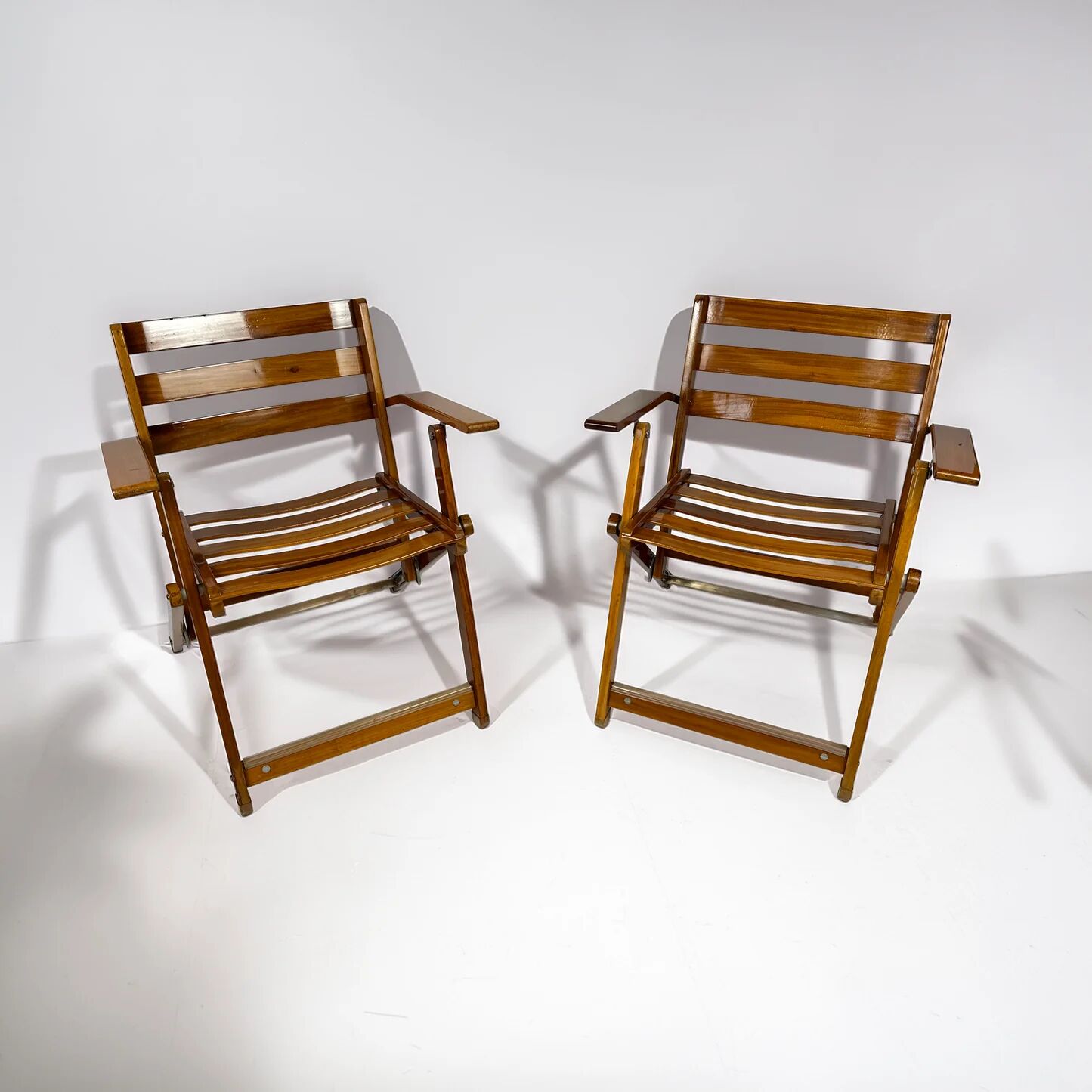 Pair of vintage deck chairs from the 1970s by Reguitti.