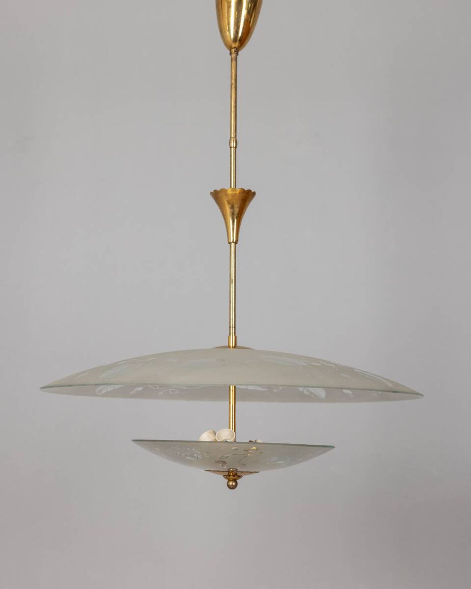 Lustre vintage années 40 en cristal décoré et laiton design italien