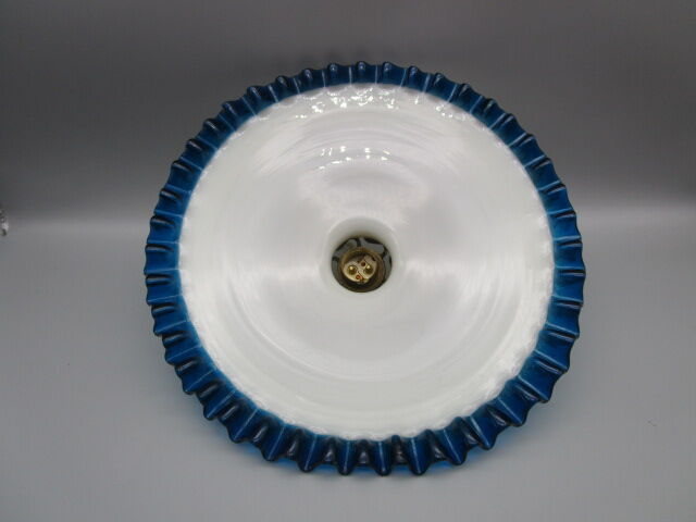 Old two-tone opaline suspension