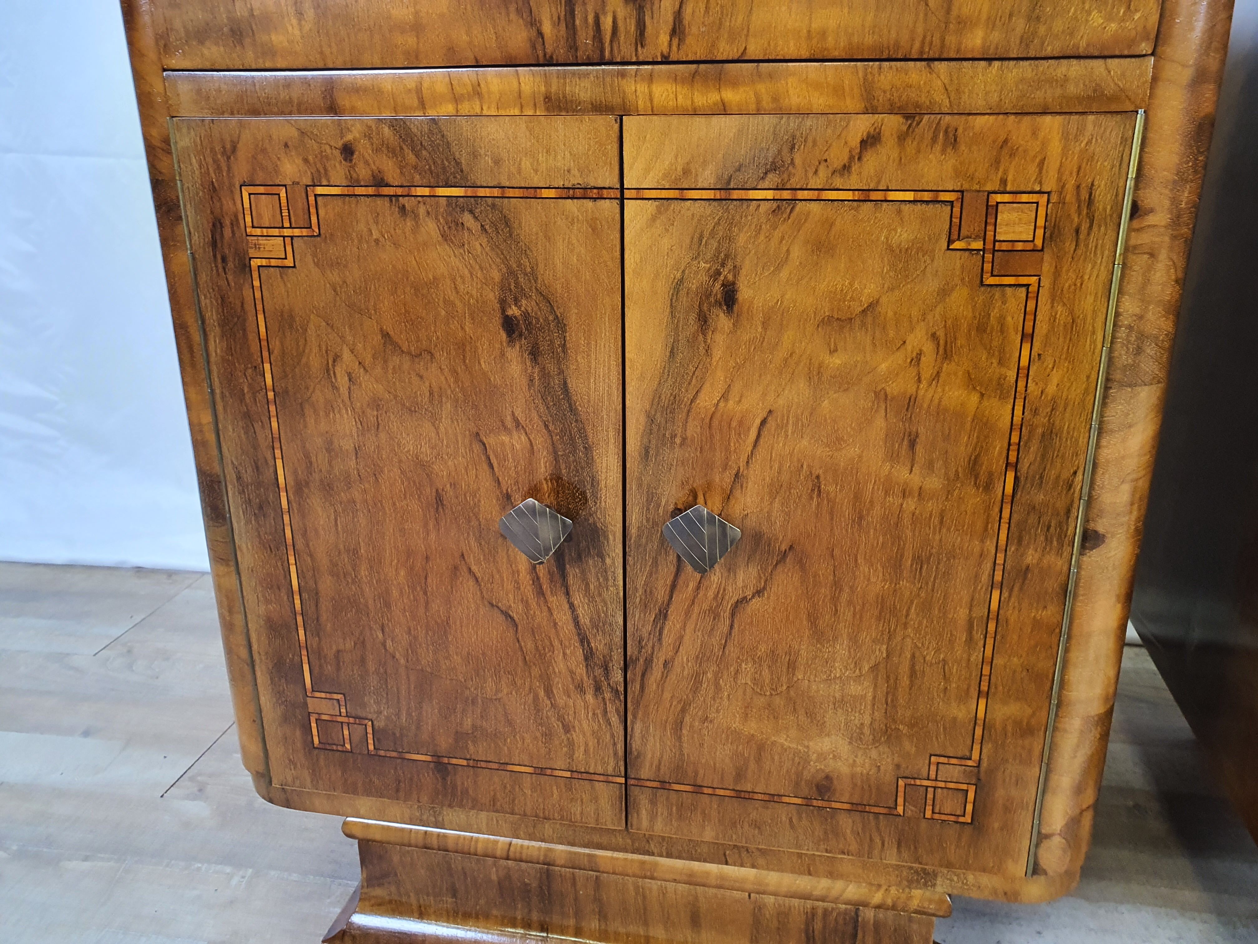 Art Decò Bedsides in Walnut