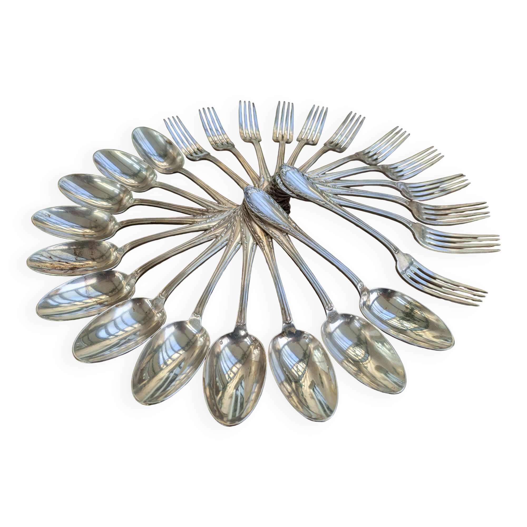 Set of 12 silver plated forks and 12 spoons 84g