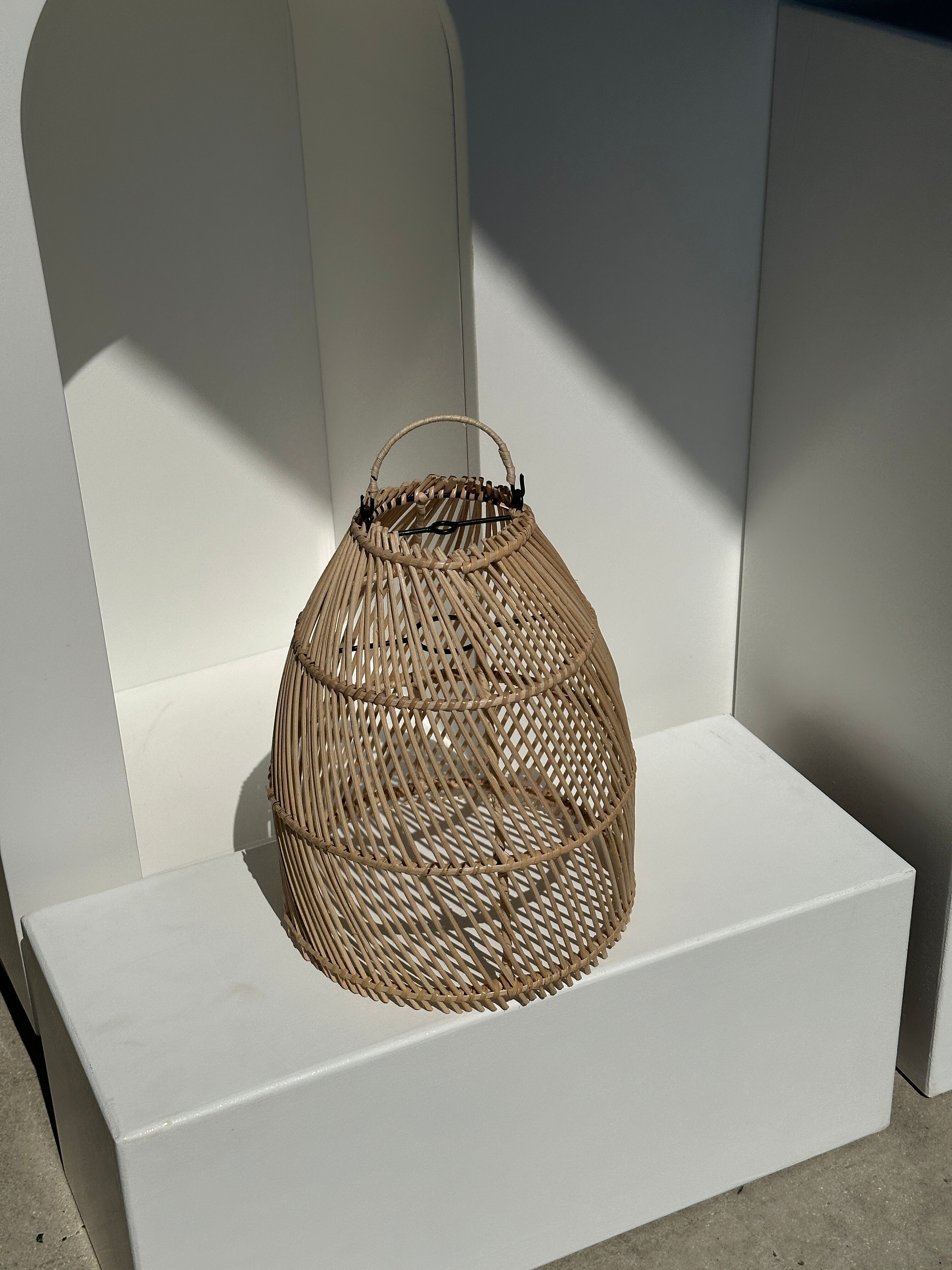 Suspension en rotin en forme de cloche d25 h28