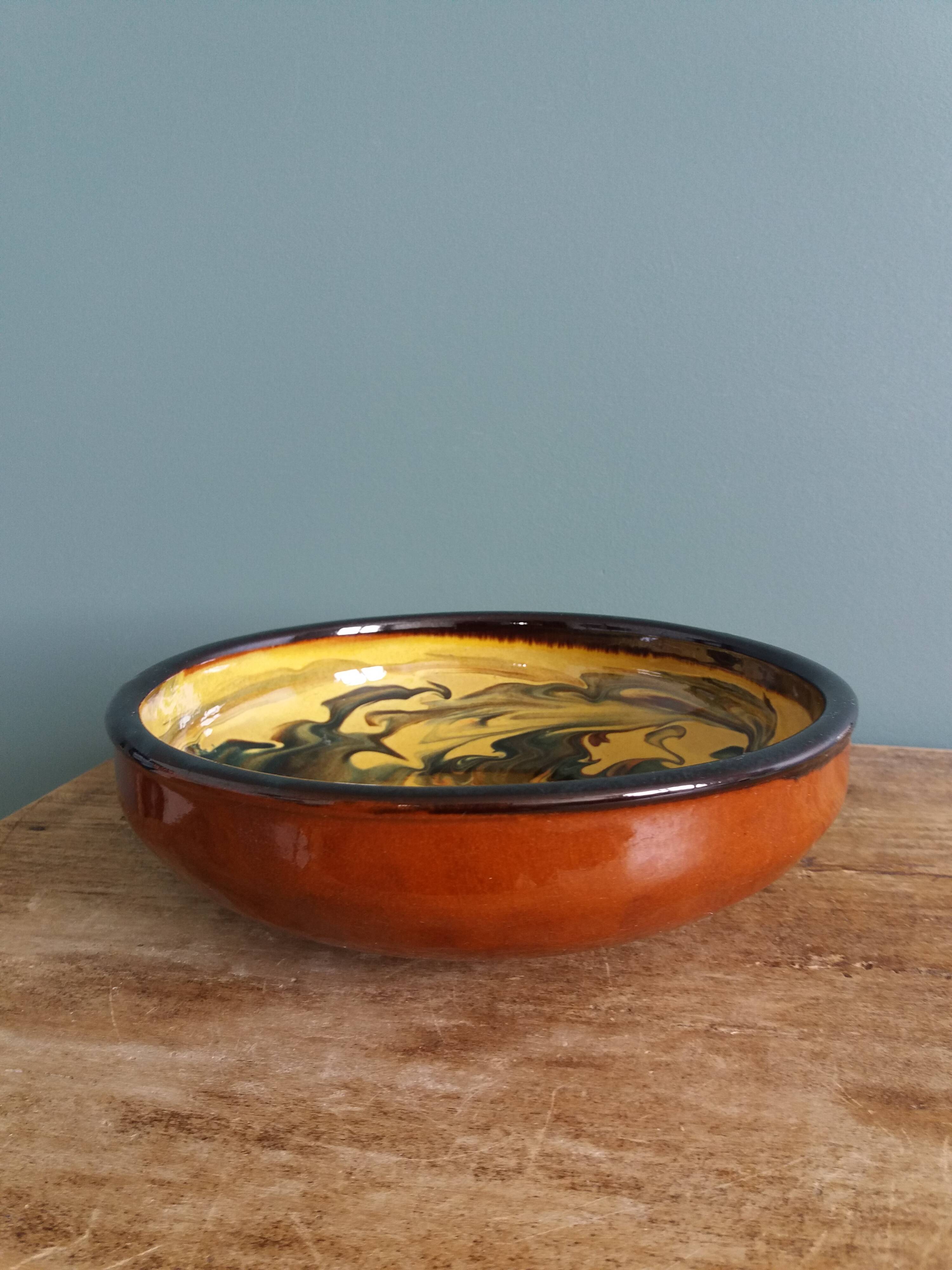 Terracotta bowl with marbled, jasper-like decoration