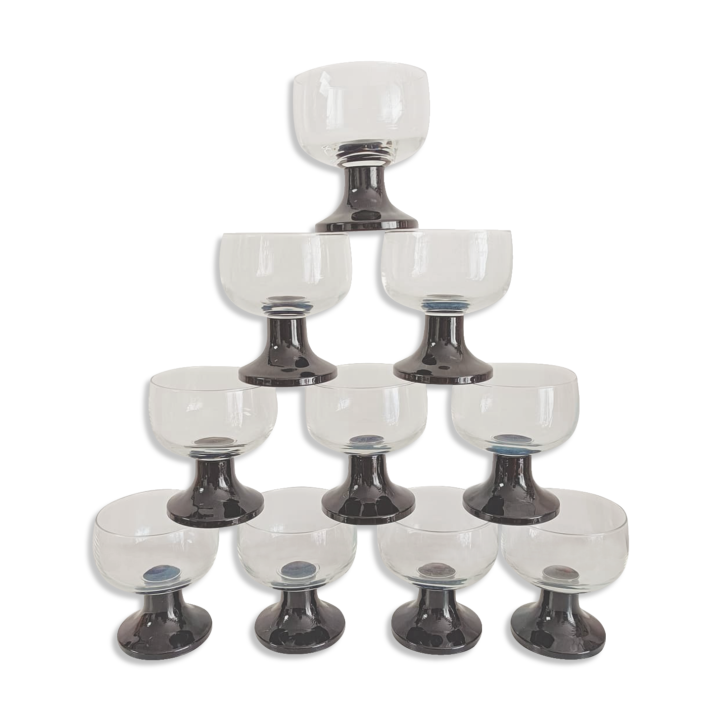 Set of 10 glasses on foot cuts