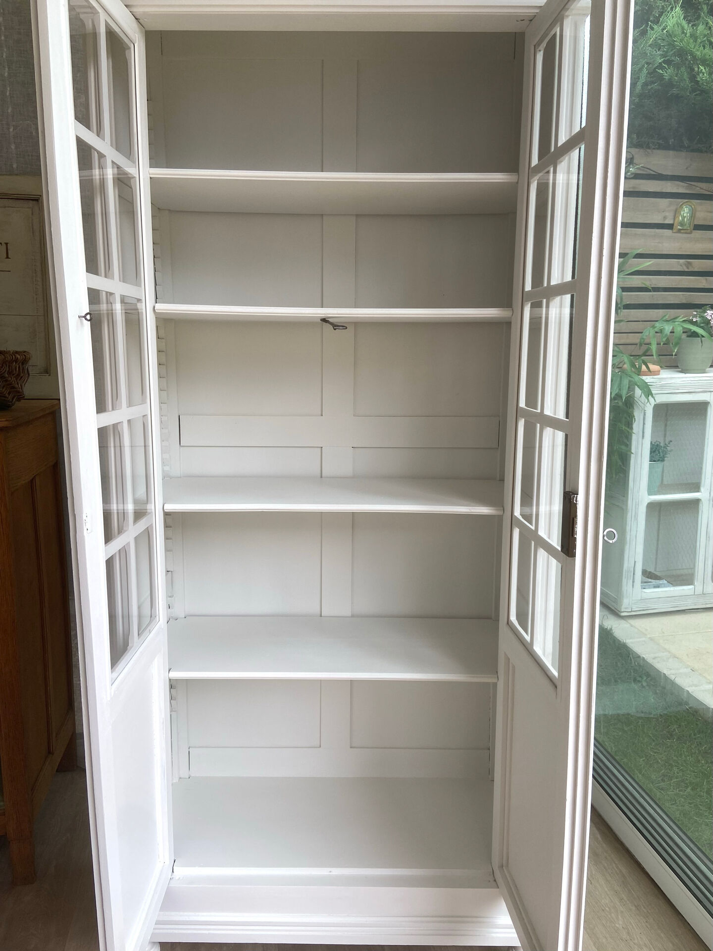 Armoire vitrée
